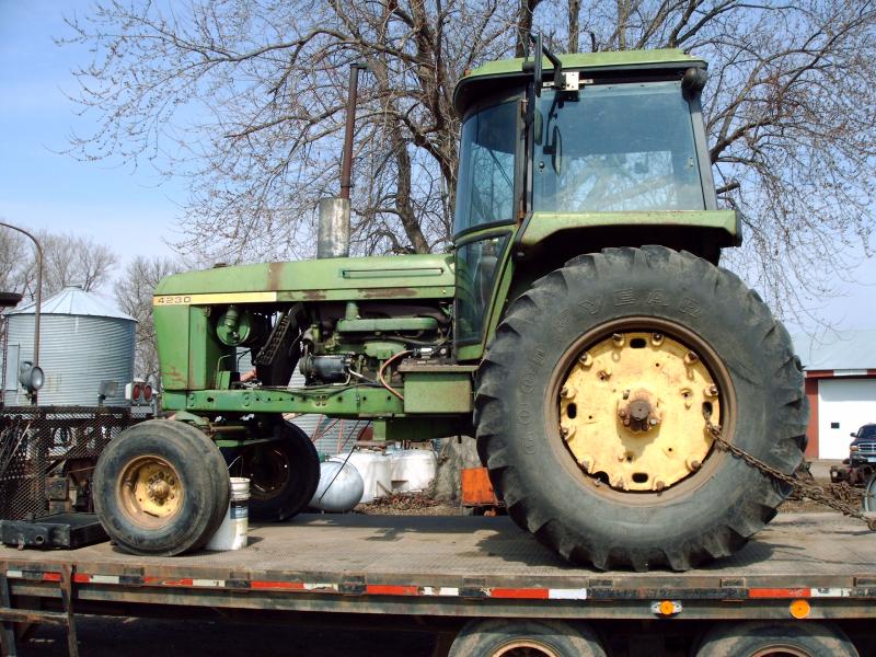 John Deere 4230